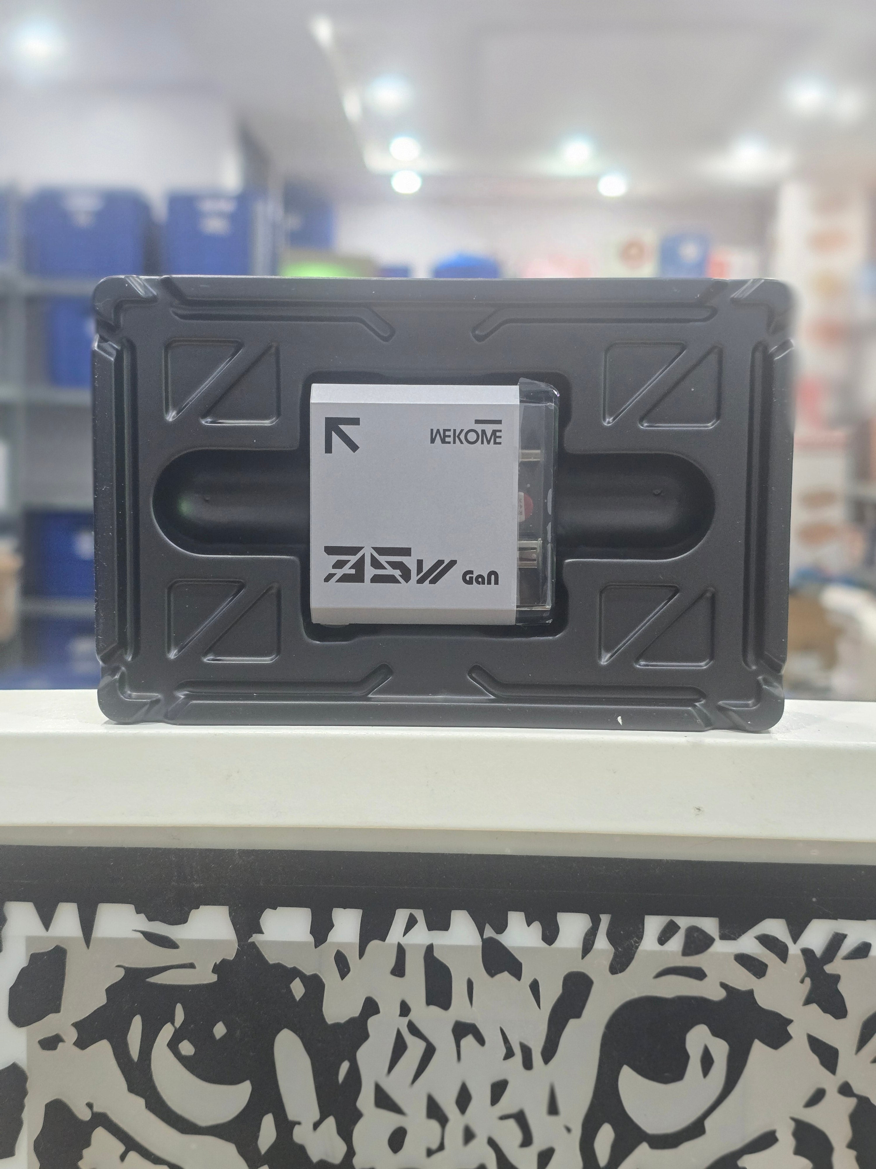 WEKOME 35W GaN Power Adapter – Compact Fast Charging with Foldable Plug